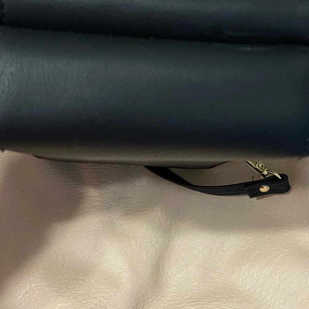 NWOT - unbranded Black crossbody purse